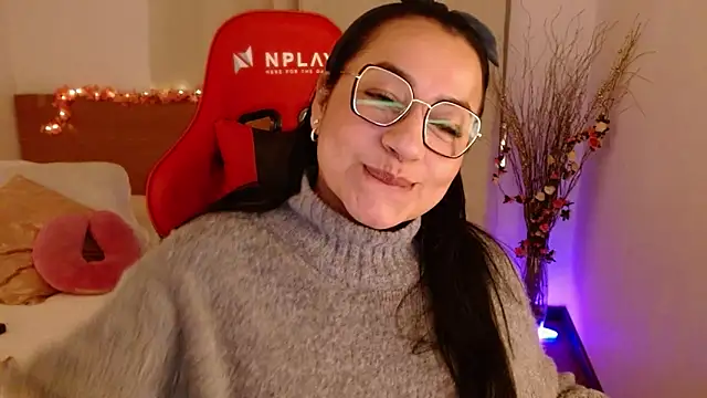 Snapshot of lucy_luu_ chatting on December 4, 11:35 pm lucy luu online show from December 4, 11:35 pm