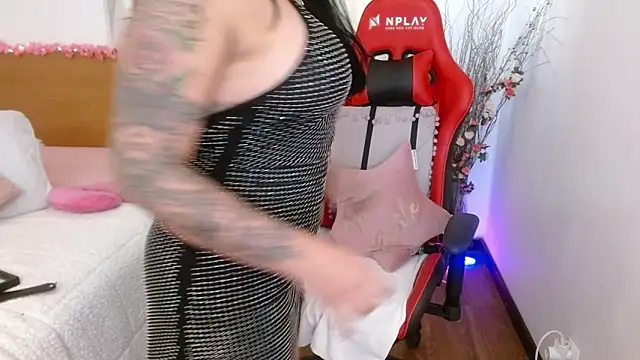 Snapshot of lucy_luu_ chatting on December 31, 3:20 pm lucy luu online show from December 31, 3:20 pm