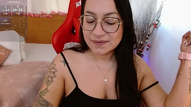 Snapshot of lucy_luu_ chatting on January 23, 2:17 pm lucy luu online show from January 23, 2:17 pm