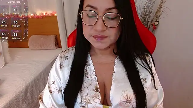 Snapshot of lucy_luu_ chatting on February 27, 9:58 pm lucy luu online show from February 27, 9:58 pm