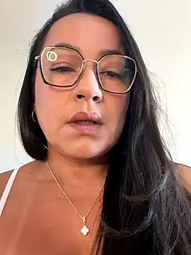 Snapshot of lucy_luu_ chatting on September 11, 1:00 pm lucy luu online show from September 11, 1:00 pm