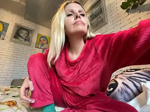 Snapshot of Angel_girllovemy chatting on January 16, 12:42 pm Angel girllovemy online show from January 16, 12:42 pm