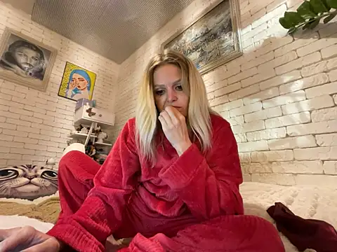 Snapshot of Angel_girllovemy chatting on January 20, 6:21 am Angel girllovemy online show from January 20, 6:21 am