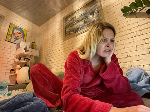 Snapshot of Angel_girllovemy chatting on January 24, 3:55 pm Angel girllovemy online show from January 24, 3:55 pm