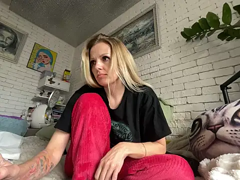 Snapshot of Angel_girllovemy chatting on February 5, 12:38 pm Angel girllovemy online show from February 5, 12:38 pm