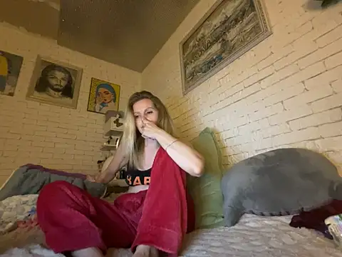 Snapshot of Angel_girllovemy chatting on February 5, 6:59 pm Angel girllovemy online show from February 5, 6:59 pm