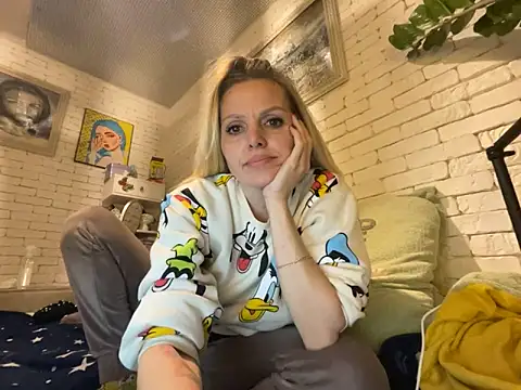 Snapshot of Angel_girllovemy chatting on February 6, 6:02 pm Angel girllovemy online show from February 6, 6:02 pm