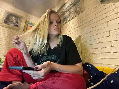 Snapshot of Angel_girllovemy chatting on February 7, 4:56 pm Angel girllovemy online show from February 7, 4:56 pm