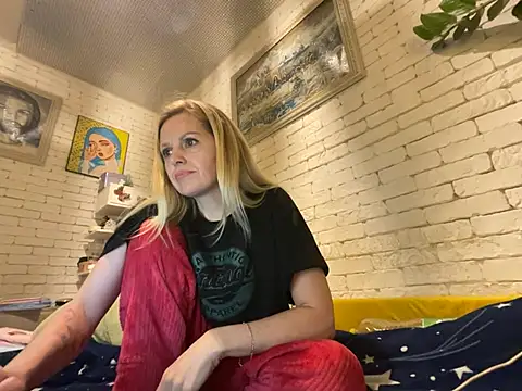 Snapshot of Angel_girllovemy chatting on February 8, 3:21 pm Angel girllovemy online show from February 8, 3:21 pm