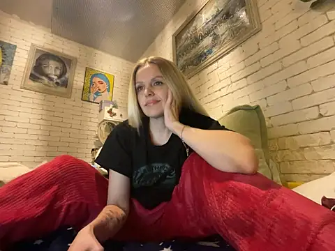 Snapshot of Angel_girllovemy chatting on February 10, 6:13 pm Angel girllovemy online show from February 10, 6:13 pm