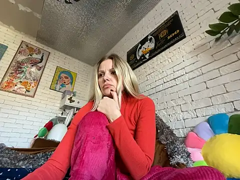 Snapshot of Angel_girllovemy chatting on February 23, 11:22 am Angel girllovemy online show from February 23, 11:22 am