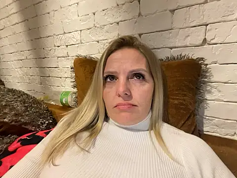 Snapshot of Angel_girllovemy chatting on February 27, 4:10 pm Angel girllovemy online show from February 27, 4:10 pm