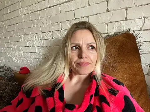 Snapshot of Angel_girllovemy chatting on March 5, 8:32 am Angel girllovemy online show from March 5, 8:32 am