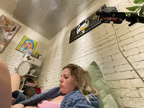 Snapshot of Angel_girllovemy chatting on March 7, 5:28 pm Angel girllovemy online show from March 7, 5:28 pm