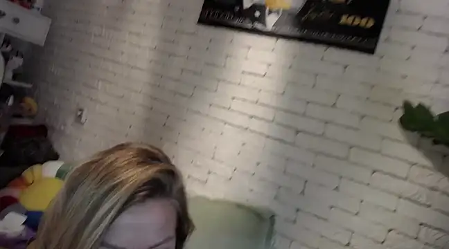 Snapshot of Angel_girllovemy chatting on March 10, 1:43 pm Angel girllovemy online show from March 10, 1:43 pm
