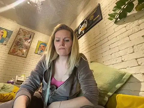 Snapshot of Angel_girllovemy chatting on March 13, 5:28 pm Angel girllovemy online show from March 13, 5:28 pm
