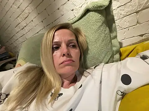 Snapshot of Angel_girllovemy chatting on March 20, 5:04 pm Angel girllovemy online show from March 20, 5:04 pm