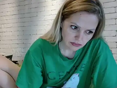 Snapshot of Angel_girllovemy chatting on September 8, 3:33 pm Angel girllovemy online show from September 8, 3:33 pm