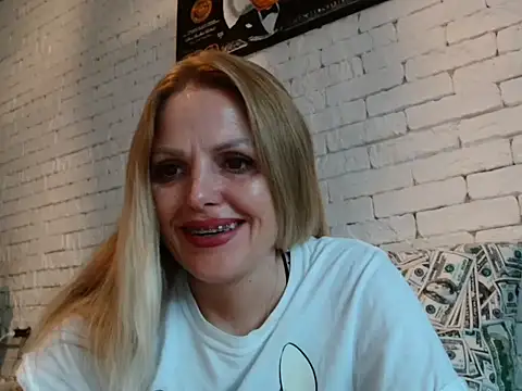 Snapshot of Angel_girllovemy chatting on October 7, 9:28 am Angel girllovemy online show from October 7, 9:28 am