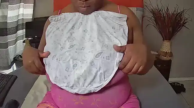 Snapshot of missboobsxx chatting on January 20, 9:46 am missboobsxx online show from January 20, 9:46 am