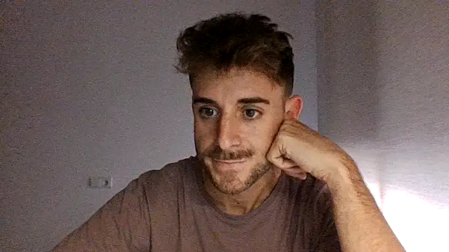 Snapshot of vargas90 chatting on October 23, 10:47 am vargas90 online show from October 23, 10:47 am