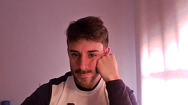 Snapshot of vargas90 chatting on December 5, 11:30 am vargas90 online show from December 5, 11:30 am