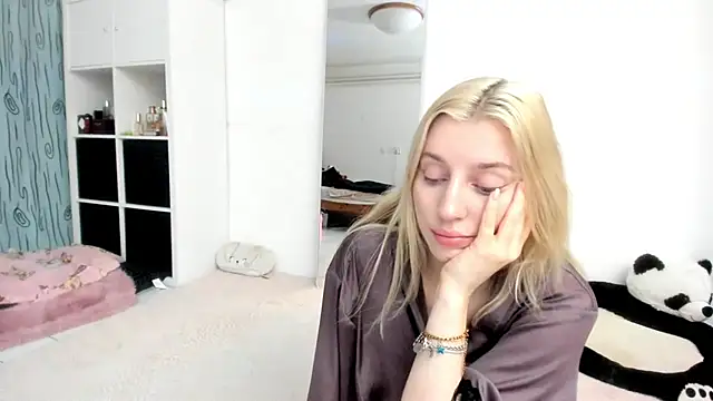 KenzieDawton online show from February 25, 6:50 pm