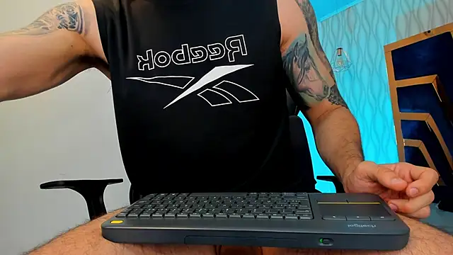 Snapshot of Petesevans chatting on December 15, 11:42 pm Petesevans online show from December 15, 11:42 pm