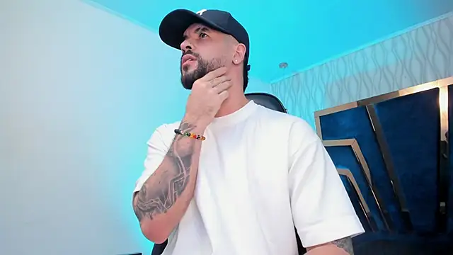 Snapshot of Petesevans chatting on January 8, 11:18 pm Petesevans online show from January 8, 11:18 pm