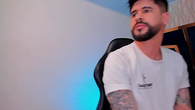 Snapshot of Petesevans chatting on January 12, 11:21 pm Petesevans online show from January 12, 11:21 pm