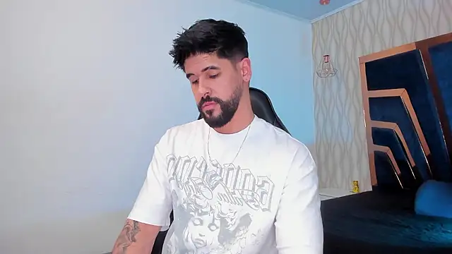 Snapshot of Petesevans chatting on February 7, 11:30 pm Petesevans online show from February 7, 11:30 pm