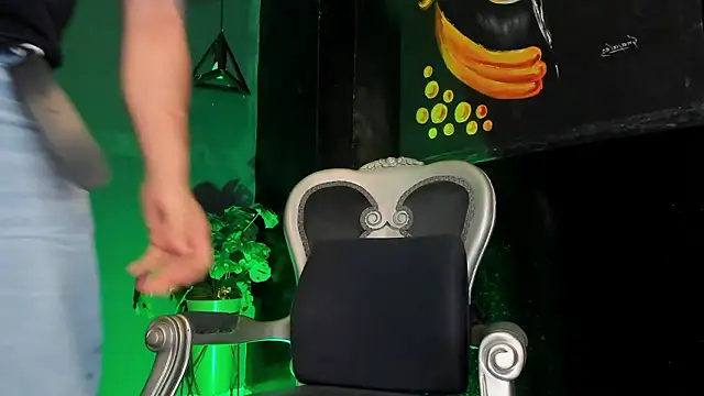 Snapshot of Petesevans chatting on February 10, 11:31 pm Petesevans online show from February 10, 11:31 pm