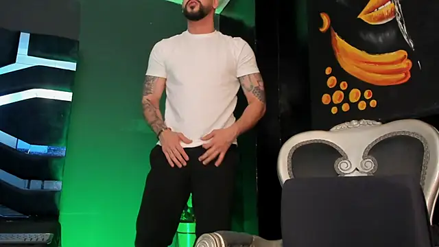 Snapshot of Petesevans chatting on February 11, 11:21 pm Petesevans online show from February 11, 11:21 pm