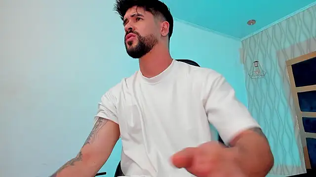 Snapshot of Petesevans chatting on February 13, 11:23 pm Petesevans online show from February 13, 11:23 pm