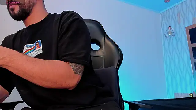 Snapshot of Petesevans chatting on February 16, 11:23 pm Petesevans online show from February 16, 11:23 pm