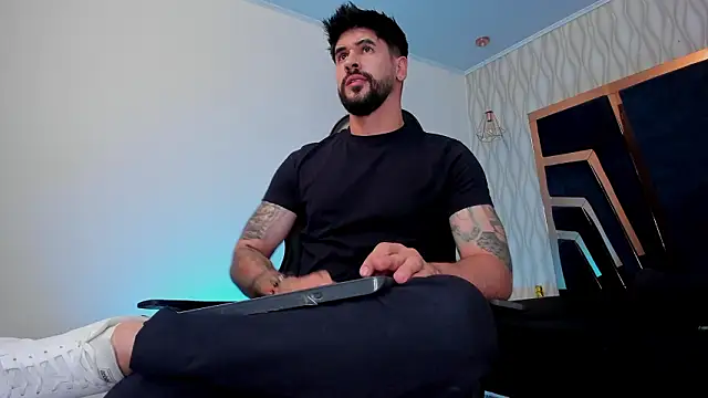 Snapshot of Petesevans chatting on February 17, 11:44 pm Petesevans online show from February 17, 11:44 pm