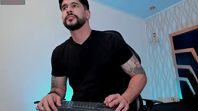 Snapshot of Petesevans chatting on February 20, 11:27 pm Petesevans online show from February 20, 11:27 pm