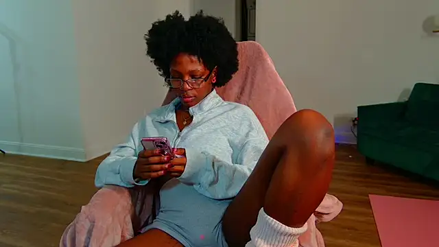 Snapshot of mochamimi chatting on October 25, 4:31 am mochamimi online show from October 25, 4:31 am