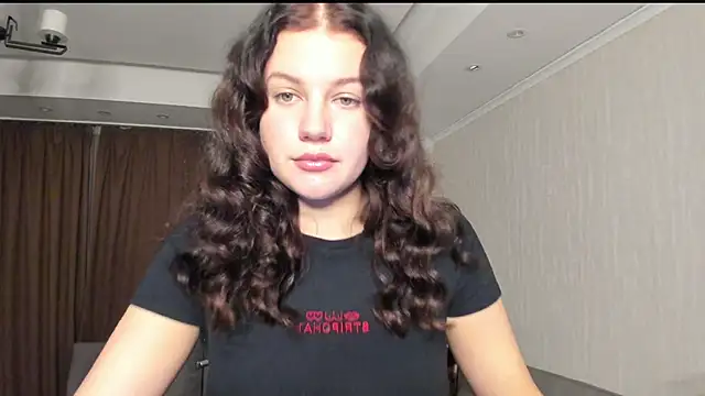 Snapshot of likaxxx chatting on December 5, 2:11 pm likaxxx online show from December 5, 2:11 pm