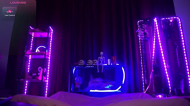 Snapshot of CyberXGoddess chatting on September 9, 6:46 am CyberXGoddess online show from September 9, 6:46 am