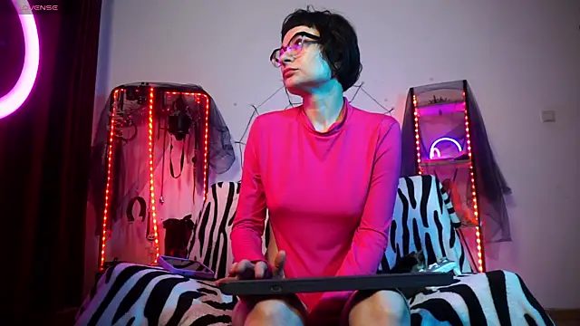 Snapshot of CyberXGoddess chatting on November 11, 2:00 am CyberXGoddess online show from November 11, 2:00 am