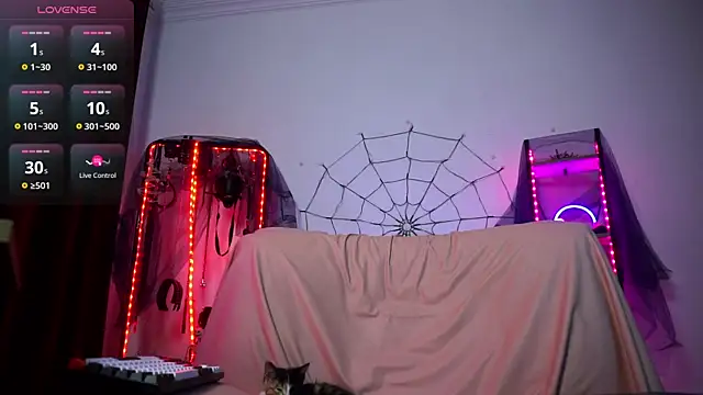 Snapshot of CyberXGoddess chatting on November 13, 2:32 am CyberXGoddess online show from November 13, 2:32 am