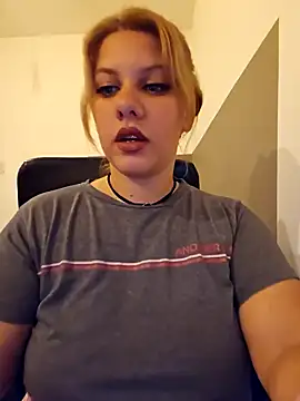 Snapshot of Janefruti chatting on February 11, 11:22 pm Janefruti online show from February 11, 11:22 pm