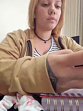 Snapshot of Janefruti chatting on February 12, 5:37 pm Janefruti online show from February 12, 5:37 pm