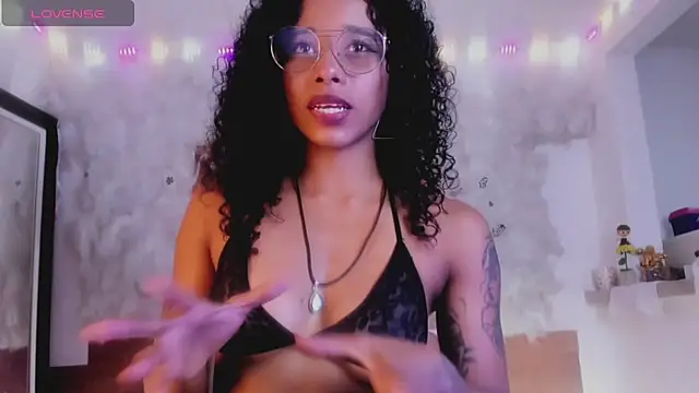 kelly thomson online show from February 4, 9:20 pm