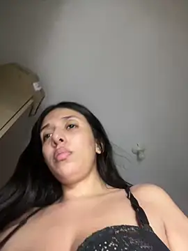 Snapshot of kiaraglam2 chatting on March 23, 5:43 am kiaraglam2 online show from March 23, 5:43 am