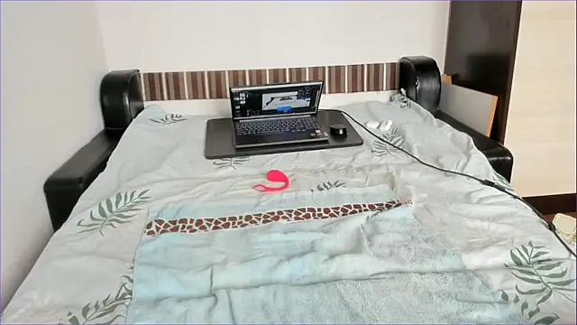 sweet-tinqerbell online show from June 7, 11:58 am