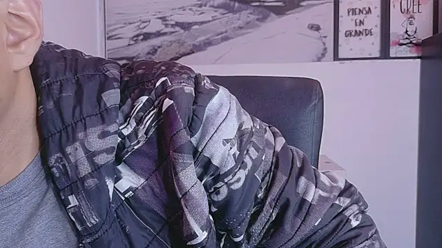 BruceSmiit online show from April 21, 3:39 pm