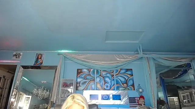 Snapshot of ADRIANNA_FOX chatting on February 22, 9:01 am ADRIANNA FOX online show from February 22, 9:01 am