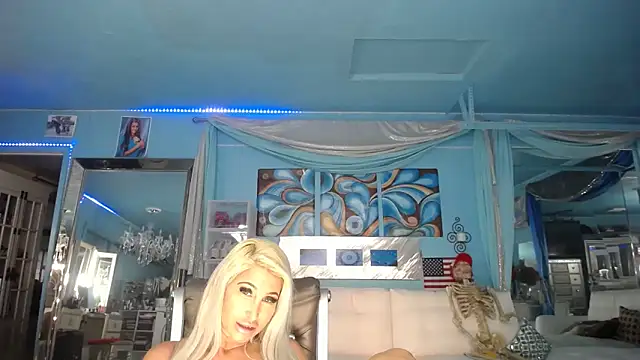 Snapshot of ADRIANNA_FOX chatting on February 22, 12:08 pm ADRIANNA FOX online show from February 22, 12:08 pm